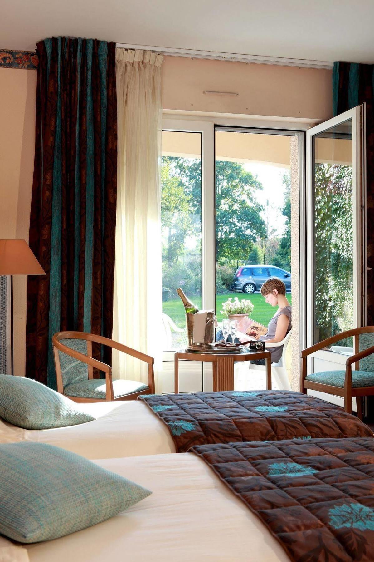 Logis Burnel Et La Cle Des Champs Hotel Rouvres-en-Xaintois Luaran gambar
